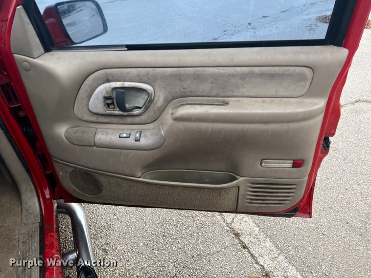 image for item DS2707 1999 Chevrolet C2500  Crew Cab pickup truck