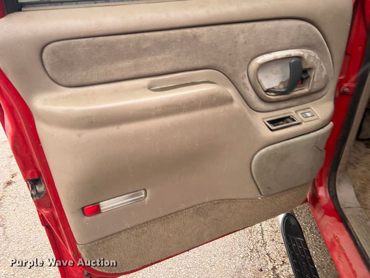 image for item DS2707 1999 Chevrolet C2500  Crew Cab pickup truck