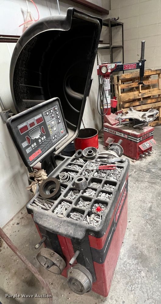 image for item ID9399 Coats  tire machine and balancer