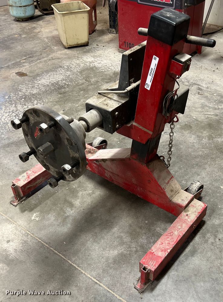 image for item ID9400 Snap-on  heavy tire balancer