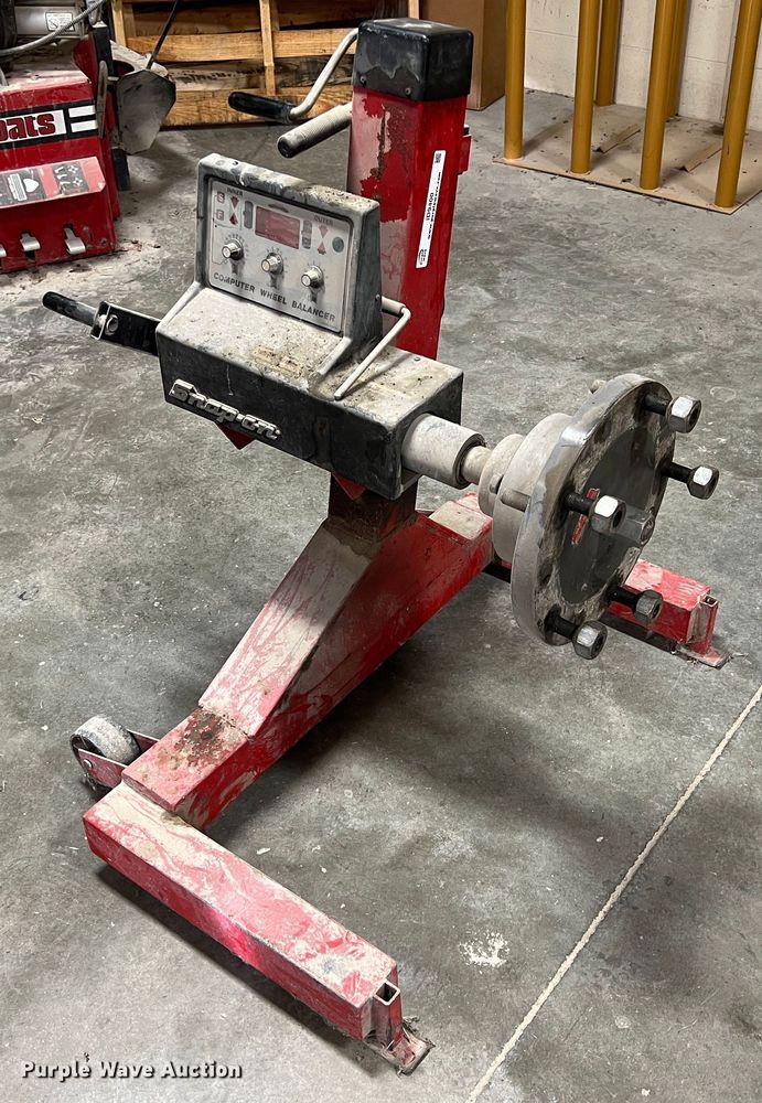 image for item ID9400 Snap-on  heavy tire balancer