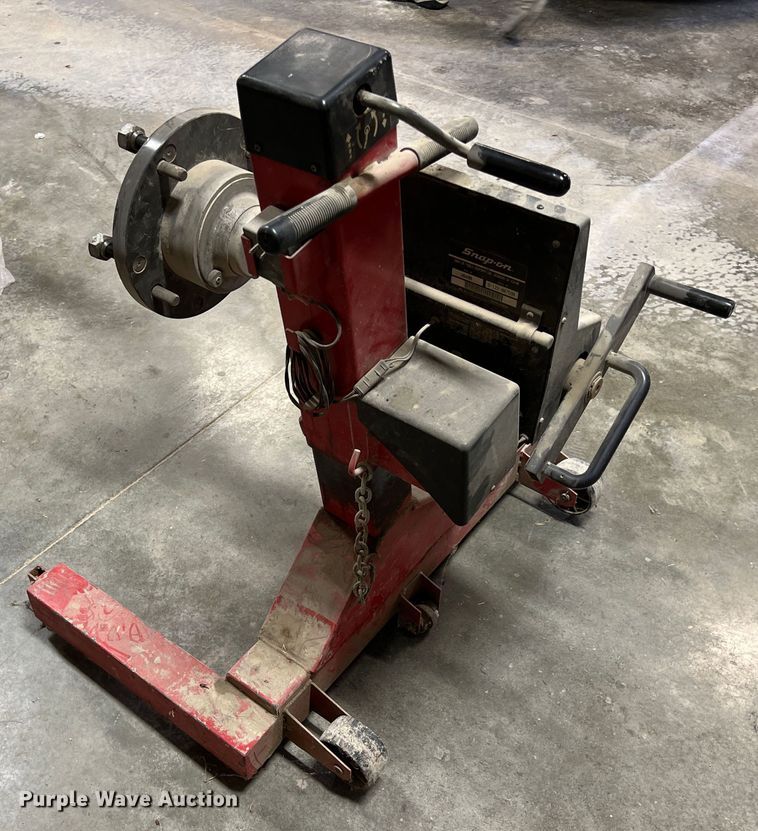 image for item ID9400 Snap-on  heavy tire balancer