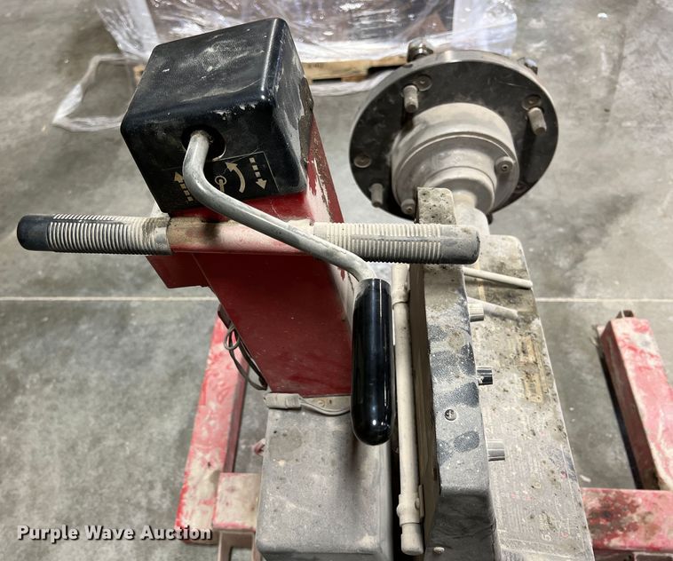 image for item ID9400 Snap-on  heavy tire balancer