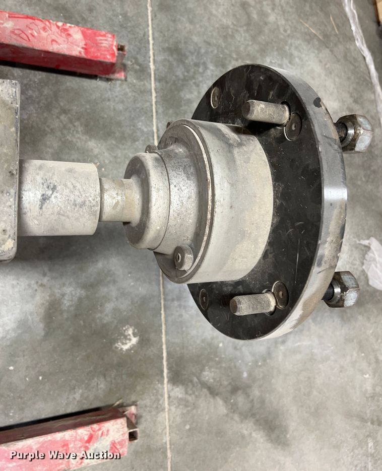 image for item ID9400 Snap-on  heavy tire balancer