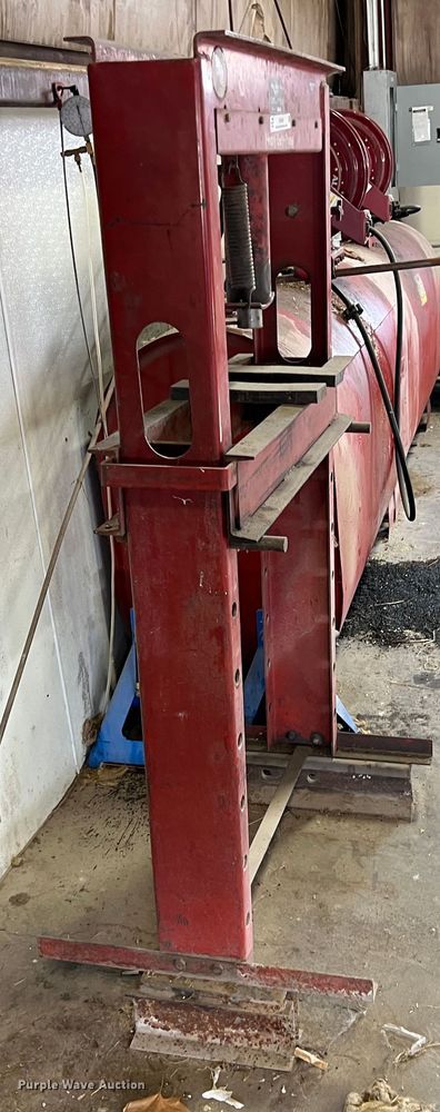 image for item ID9406 Carolina Fabrication  hydraulic press
