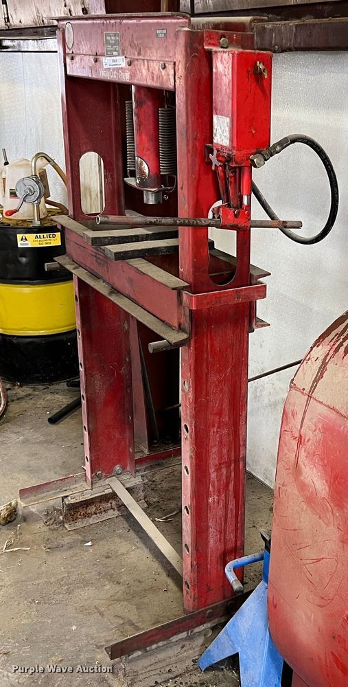 image for item ID9406 Carolina Fabrication  hydraulic press