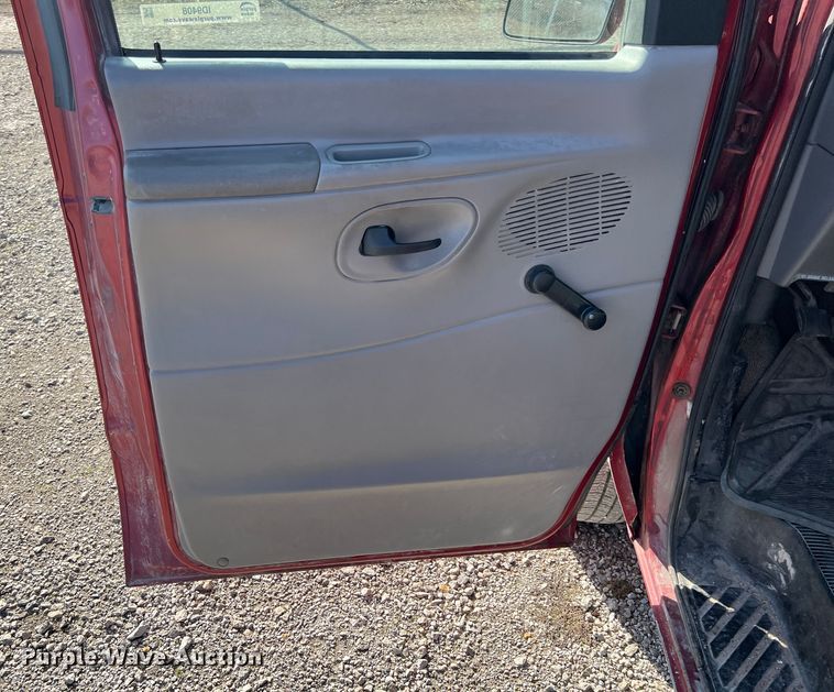 image for item ID9408 2001 Ford E150 XL  van