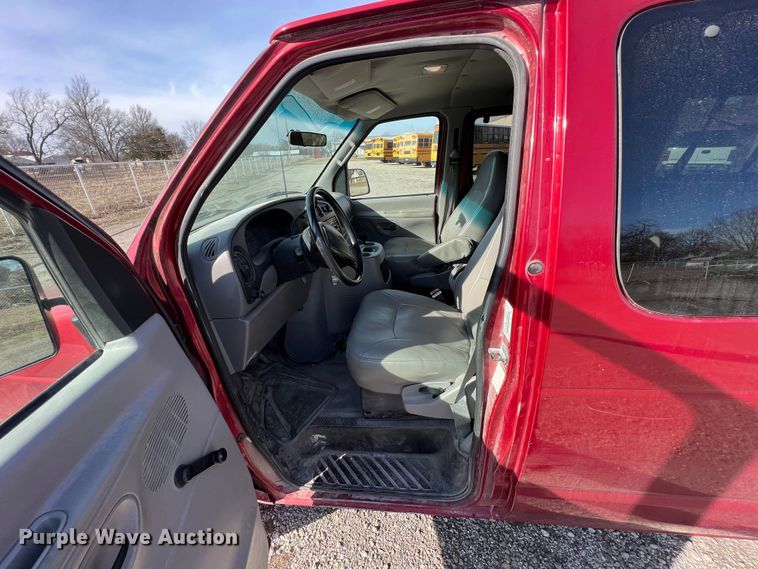 image for item ID9408 2001 Ford E150 XL  van