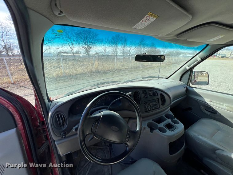 image for item ID9408 2001 Ford E150 XL  van