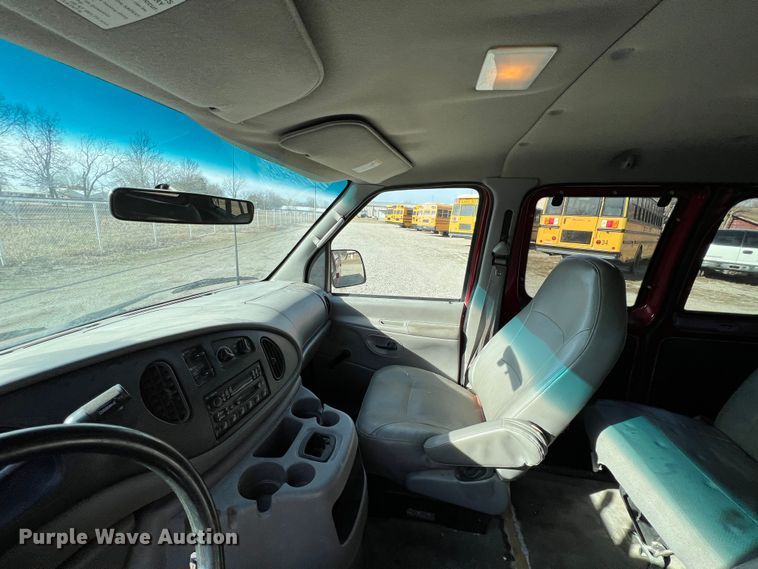 image for item ID9408 2001 Ford E150 XL  van
