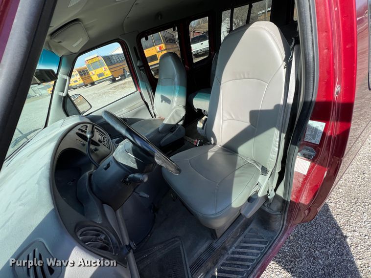 image for item ID9408 2001 Ford E150 XL  van