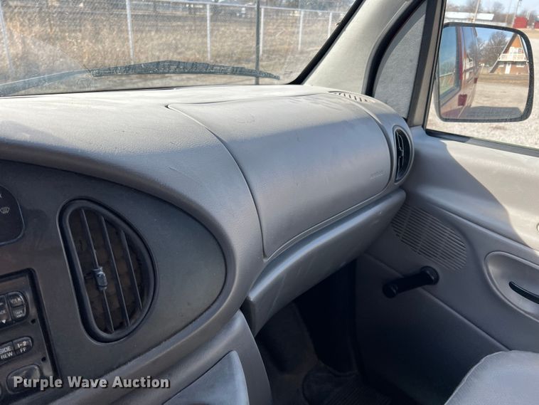 image for item ID9408 2001 Ford E150 XL  van