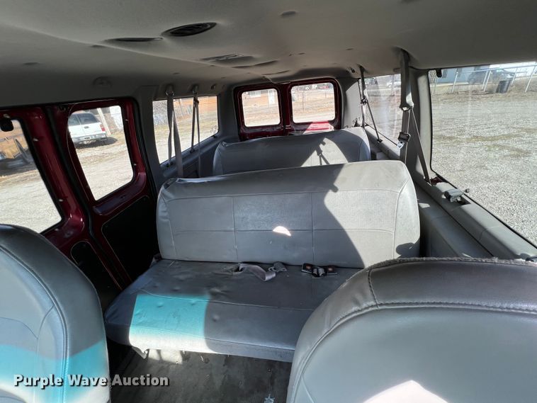 image for item ID9408 2001 Ford E150 XL  van