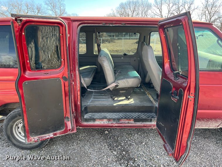image for item ID9408 2001 Ford E150 XL  van