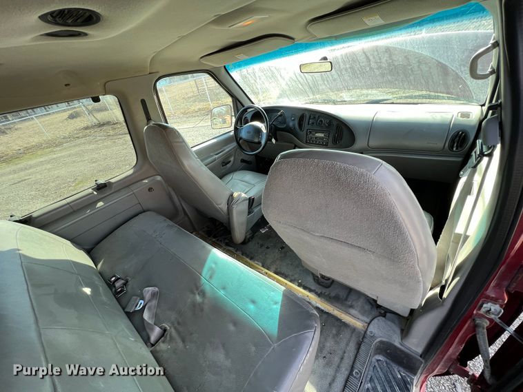 image for item ID9408 2001 Ford E150 XL  van