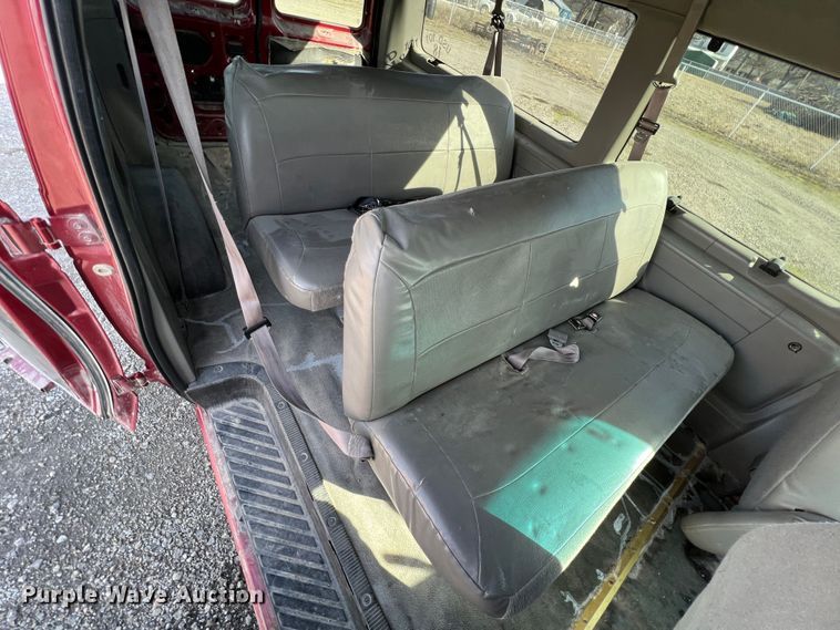 image for item ID9408 2001 Ford E150 XL  van