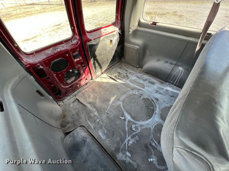 image for item ID9408 2001 Ford E150 XL  van