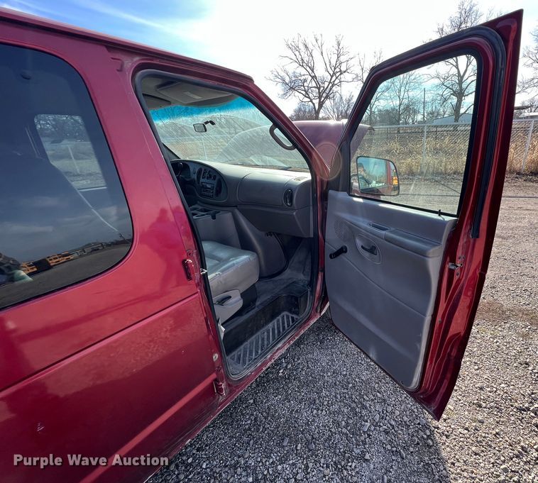 image for item ID9408 2001 Ford E150 XL  van