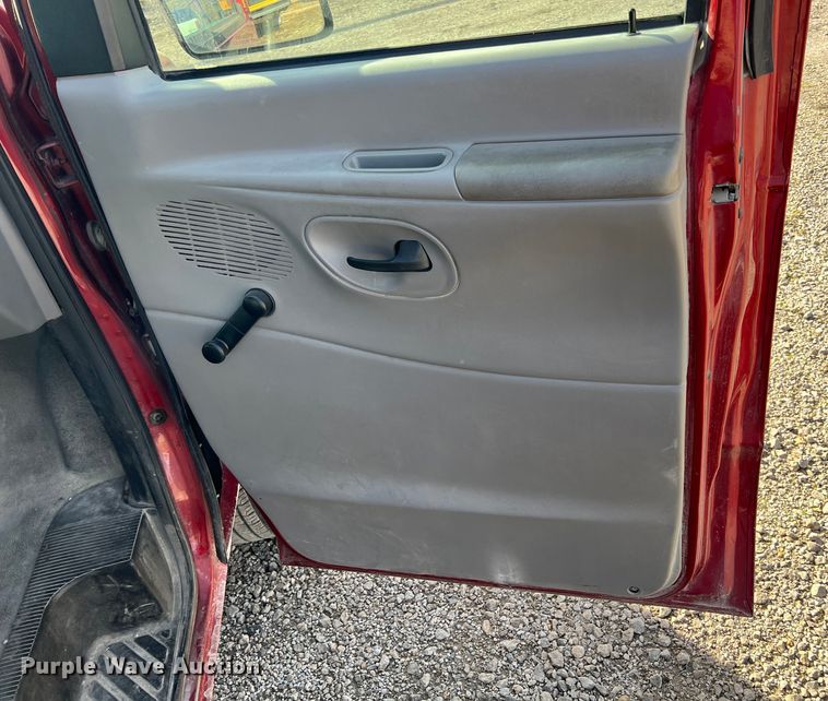 image for item ID9408 2001 Ford E150 XL  van