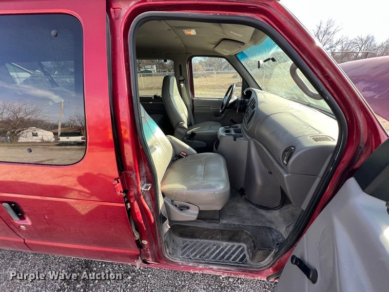 image for item ID9408 2001 Ford E150 XL  van