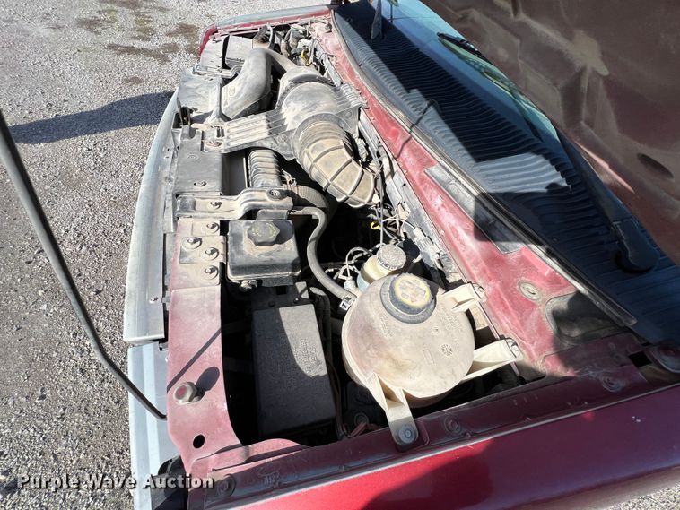 image for item ID9408 2001 Ford E150 XL  van