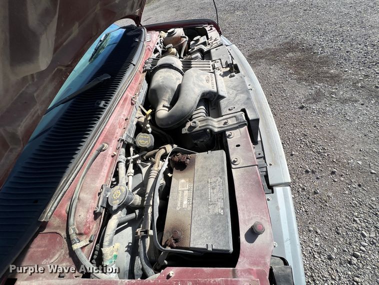 image for item ID9408 2001 Ford E150 XL  van