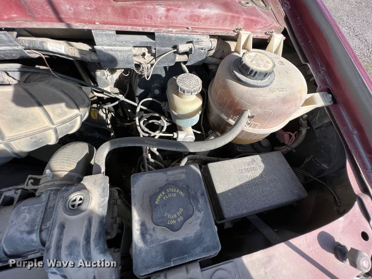 image for item ID9408 2001 Ford E150 XL  van