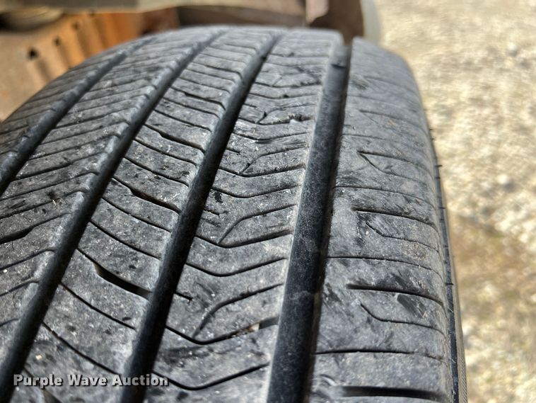 image for item ID9408 2001 Ford E150 XL  van