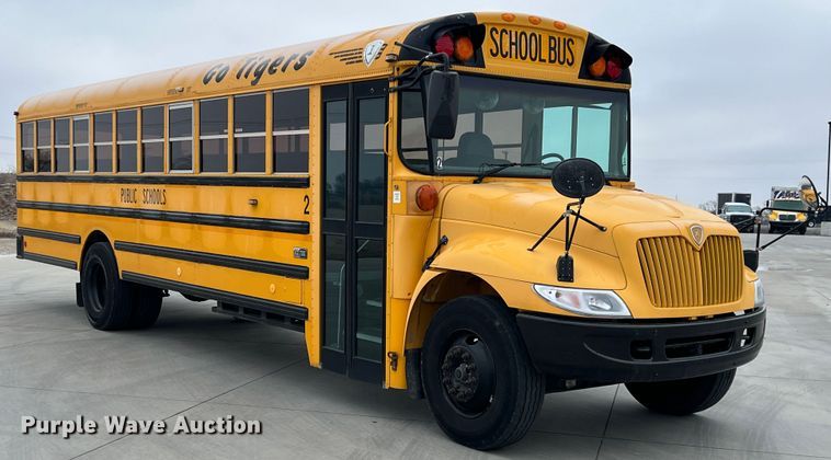 image for item ID9413 2005 IC PB105 school bus