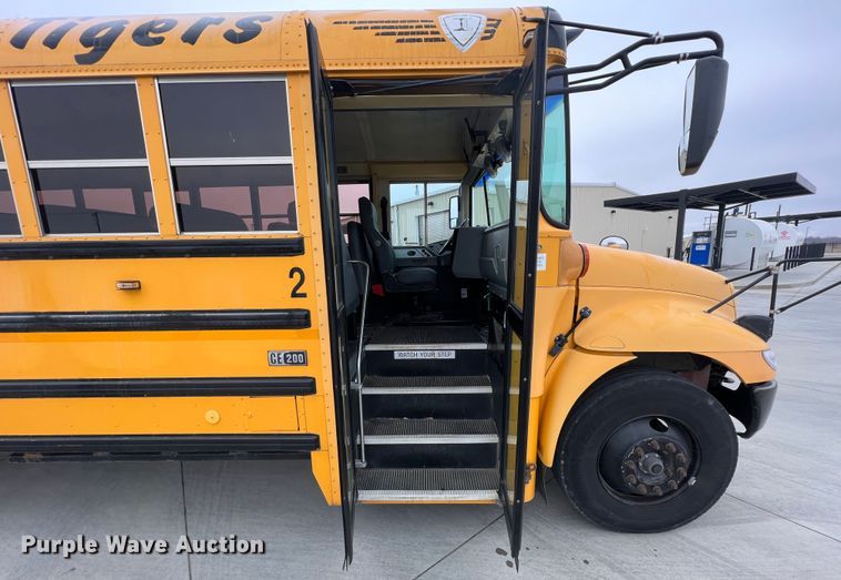 image for item ID9413 2005 IC PB105 school bus