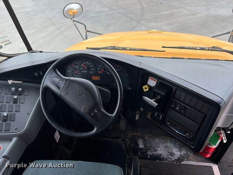 image for item ID9413 2005 IC PB105 school bus