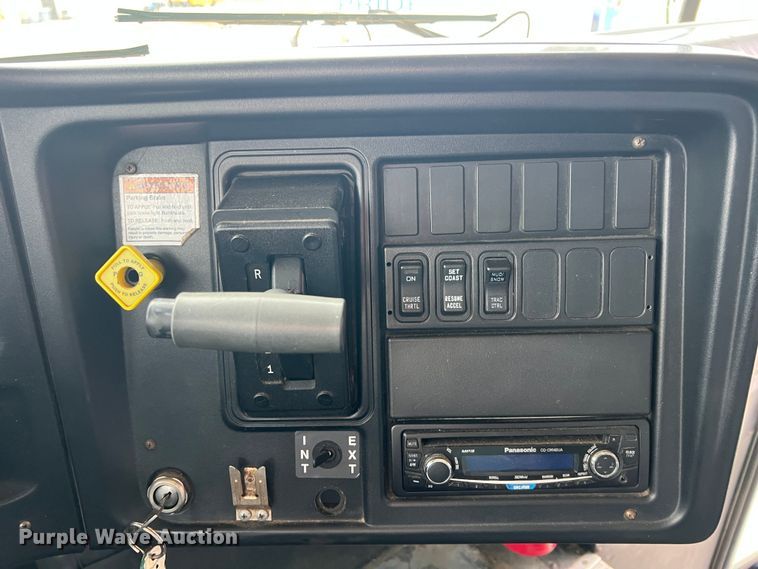 image for item ID9413 2005 IC PB105 school bus