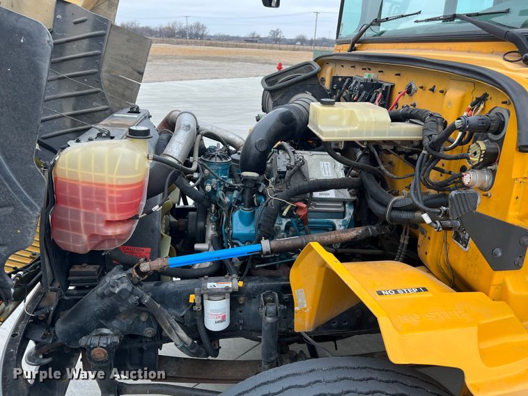 image for item ID9413 2005 IC PB105 school bus