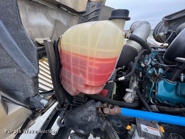 image for item ID9413 2005 IC PB105 school bus