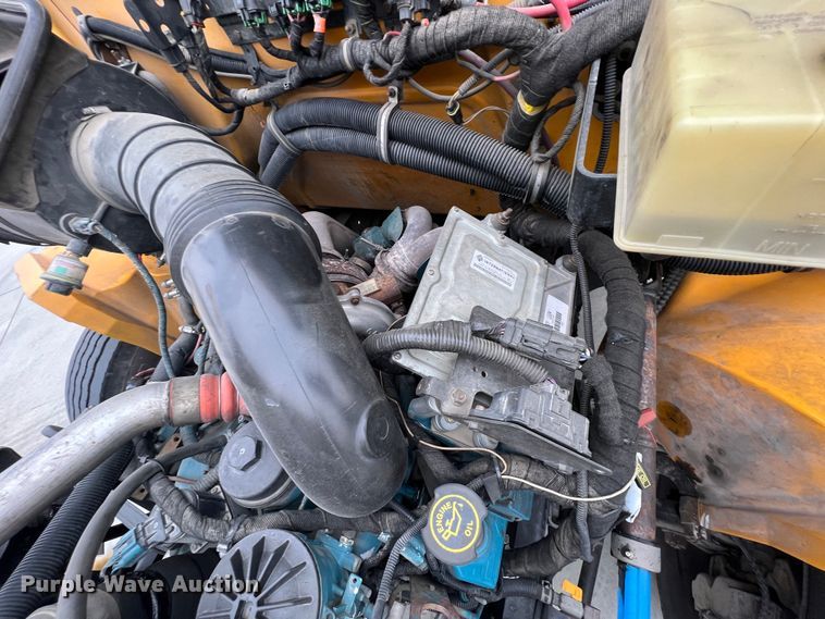 image for item ID9413 2005 IC PB105 school bus