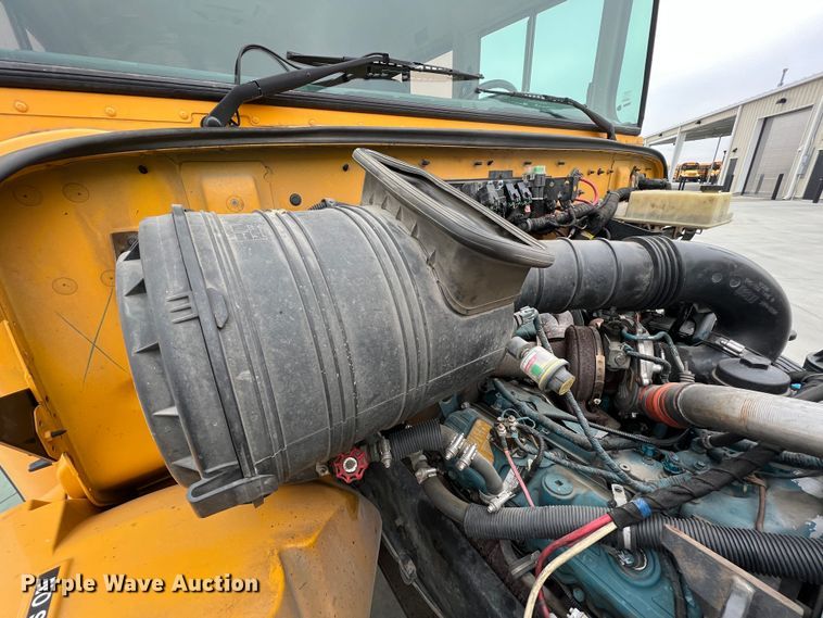 image for item ID9413 2005 IC PB105 school bus