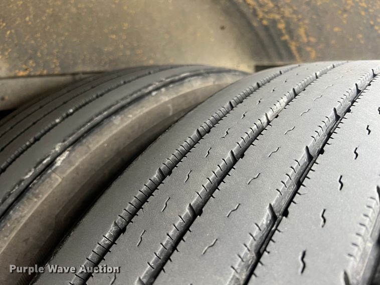 image for item ID9413 2005 IC PB105 school bus