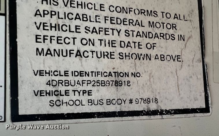 image for item ID9413 2005 IC PB105 school bus
