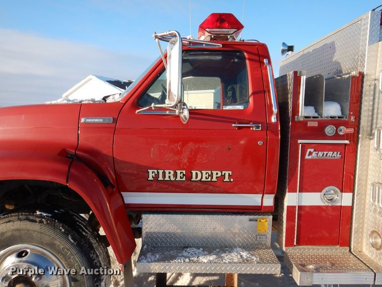image for item IO9329 1997 Ford F700  pumper fire truck