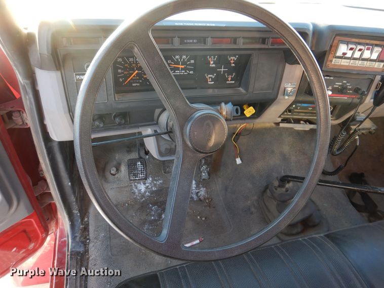 image for item IO9329 1997 Ford F700  pumper fire truck