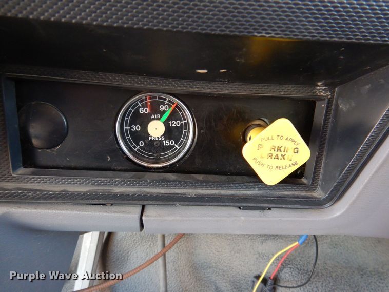 image for item IO9329 1997 Ford F700  pumper fire truck