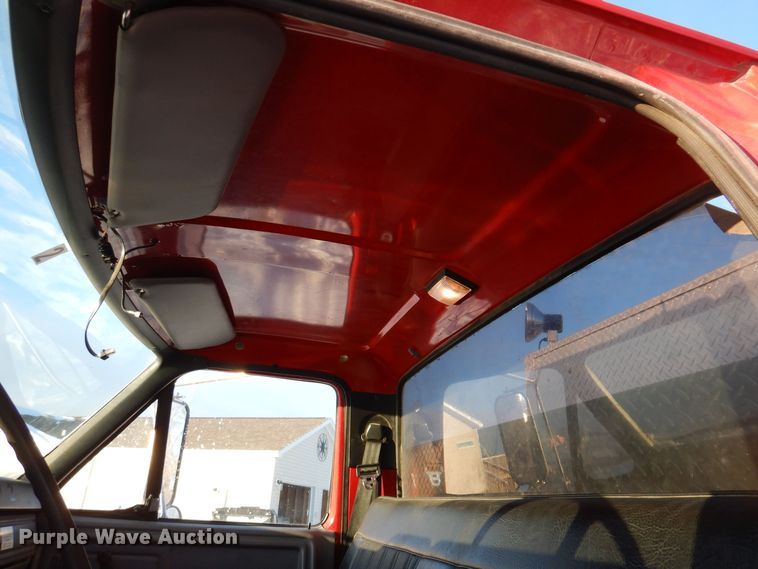 image for item IO9329 1997 Ford F700  pumper fire truck