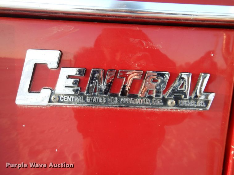 image for item IO9329 1997 Ford F700  pumper fire truck