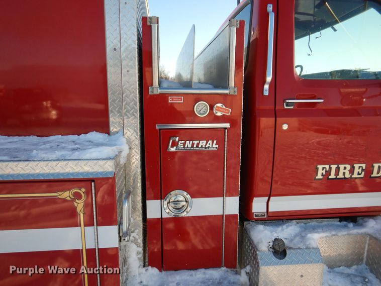 image for item IO9329 1997 Ford F700  pumper fire truck