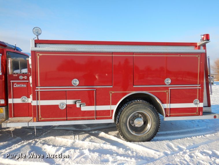 image for item IO9329 1997 Ford F700  pumper fire truck