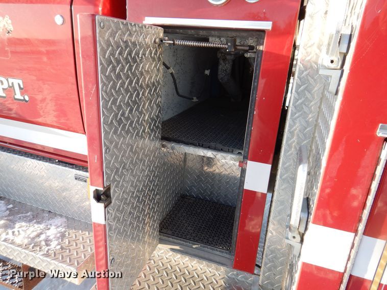 image for item IO9329 1997 Ford F700  pumper fire truck