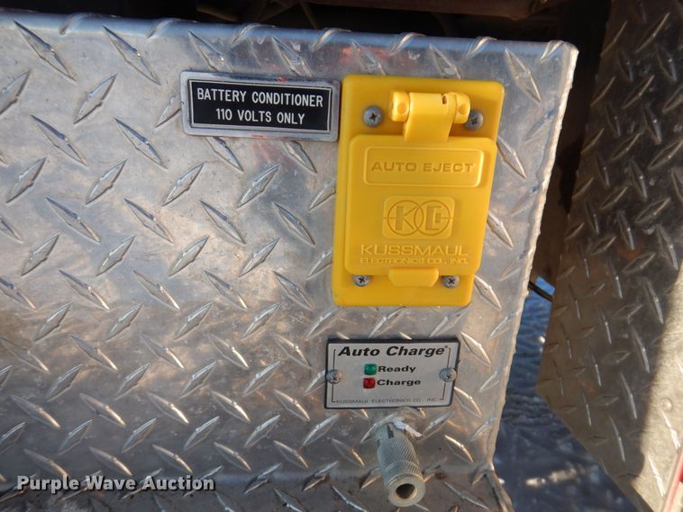 image for item IO9329 1997 Ford F700  pumper fire truck