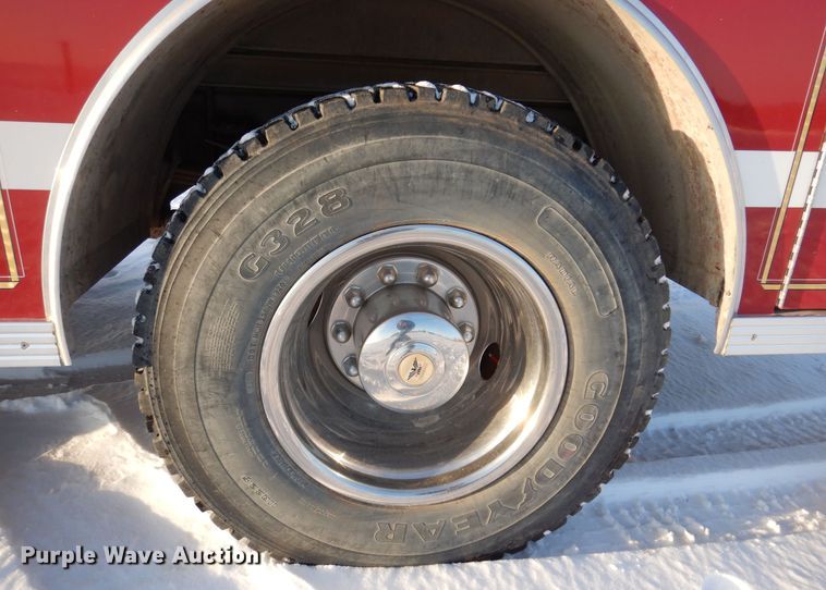 image for item IO9329 1997 Ford F700  pumper fire truck