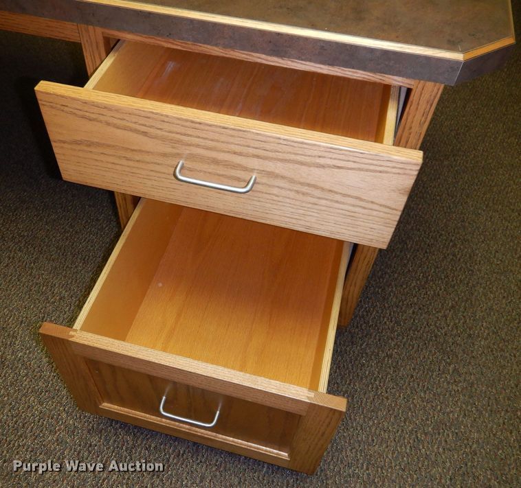 image for item IO9340 Desk