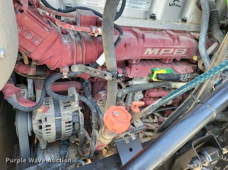 image for item IQ9696 2011 Mack Pinnacle CXU613  semi truck